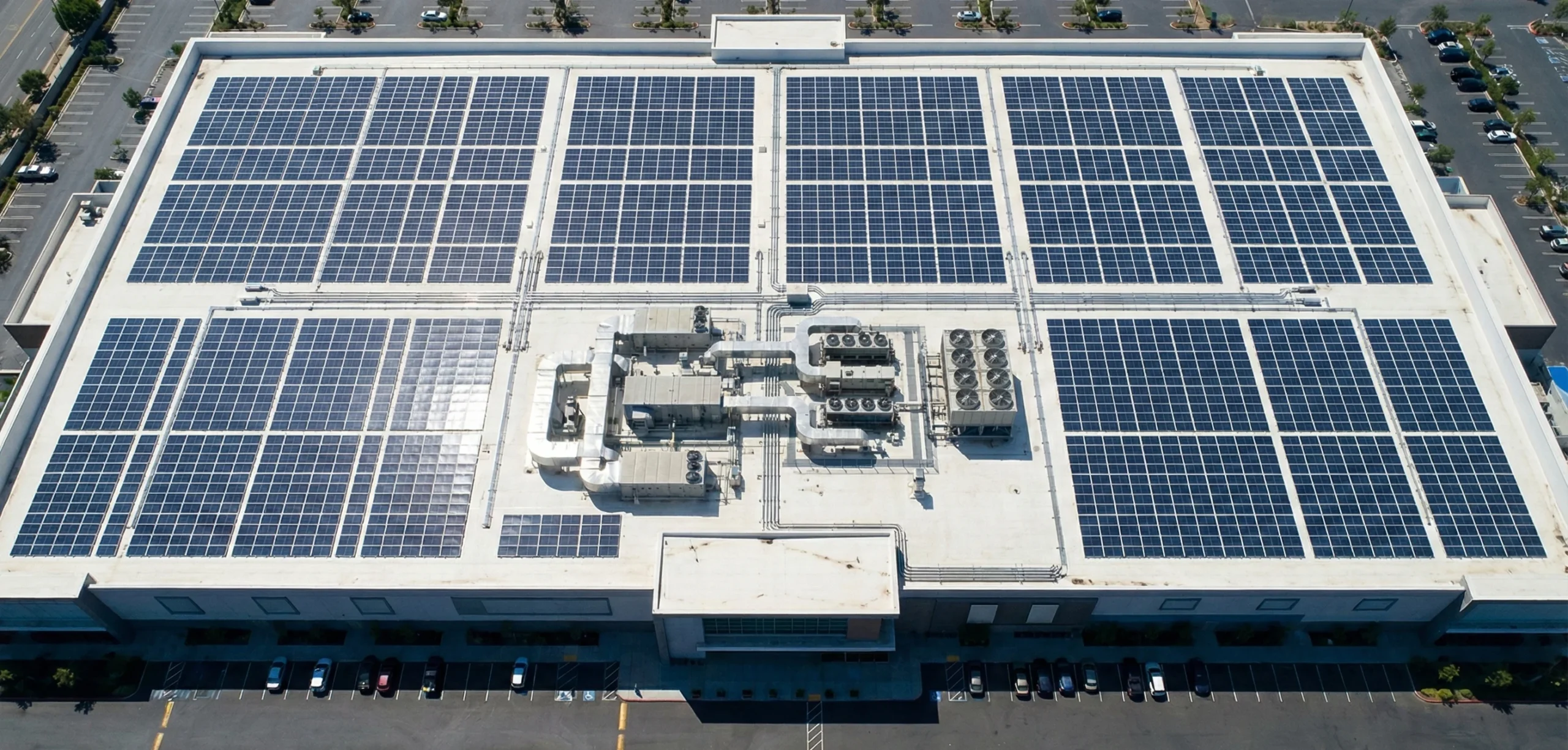 Paneles Solares en Edificio Corporativo